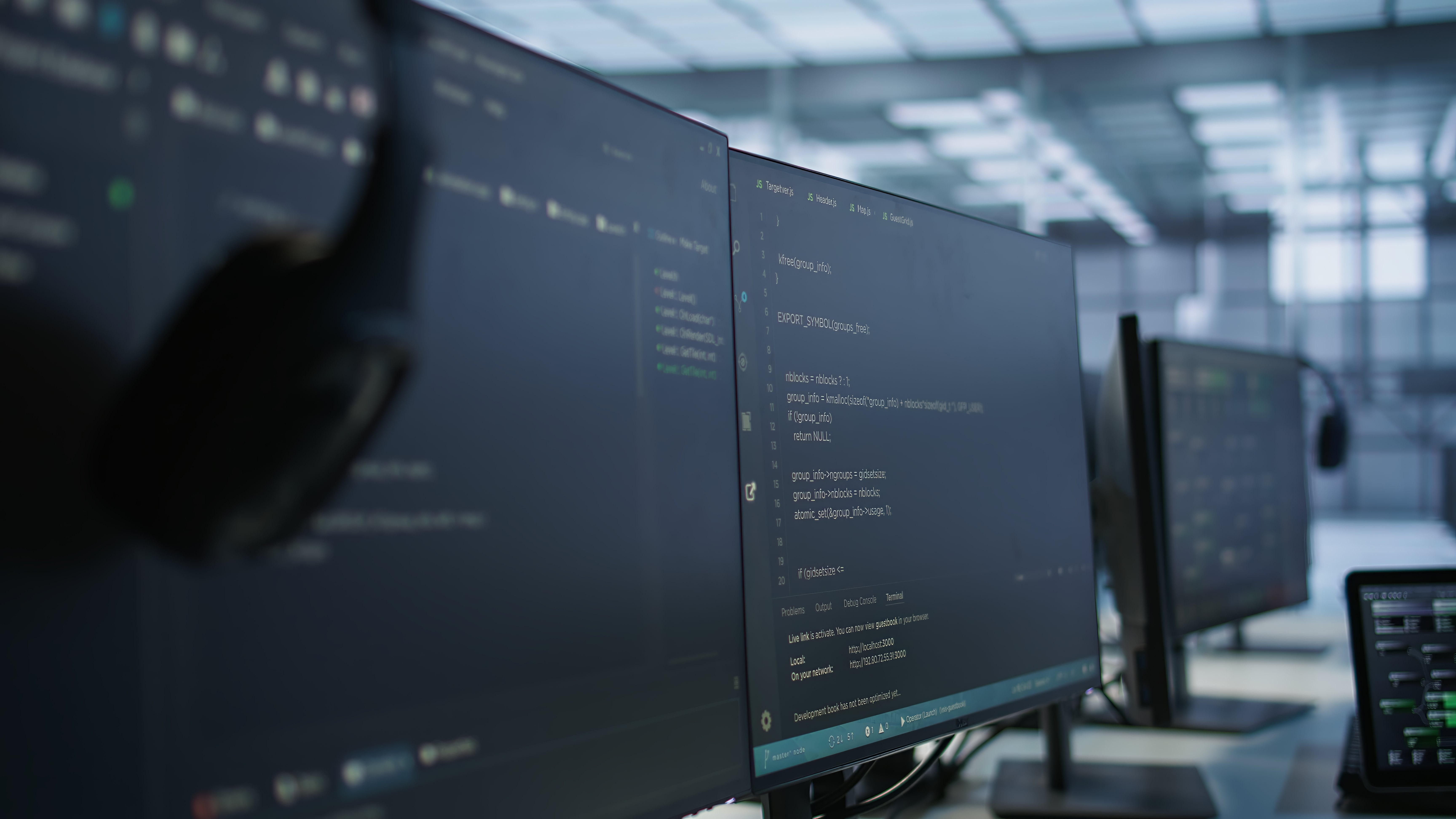 data-center-electronic-equipment-used-monitoring-performance