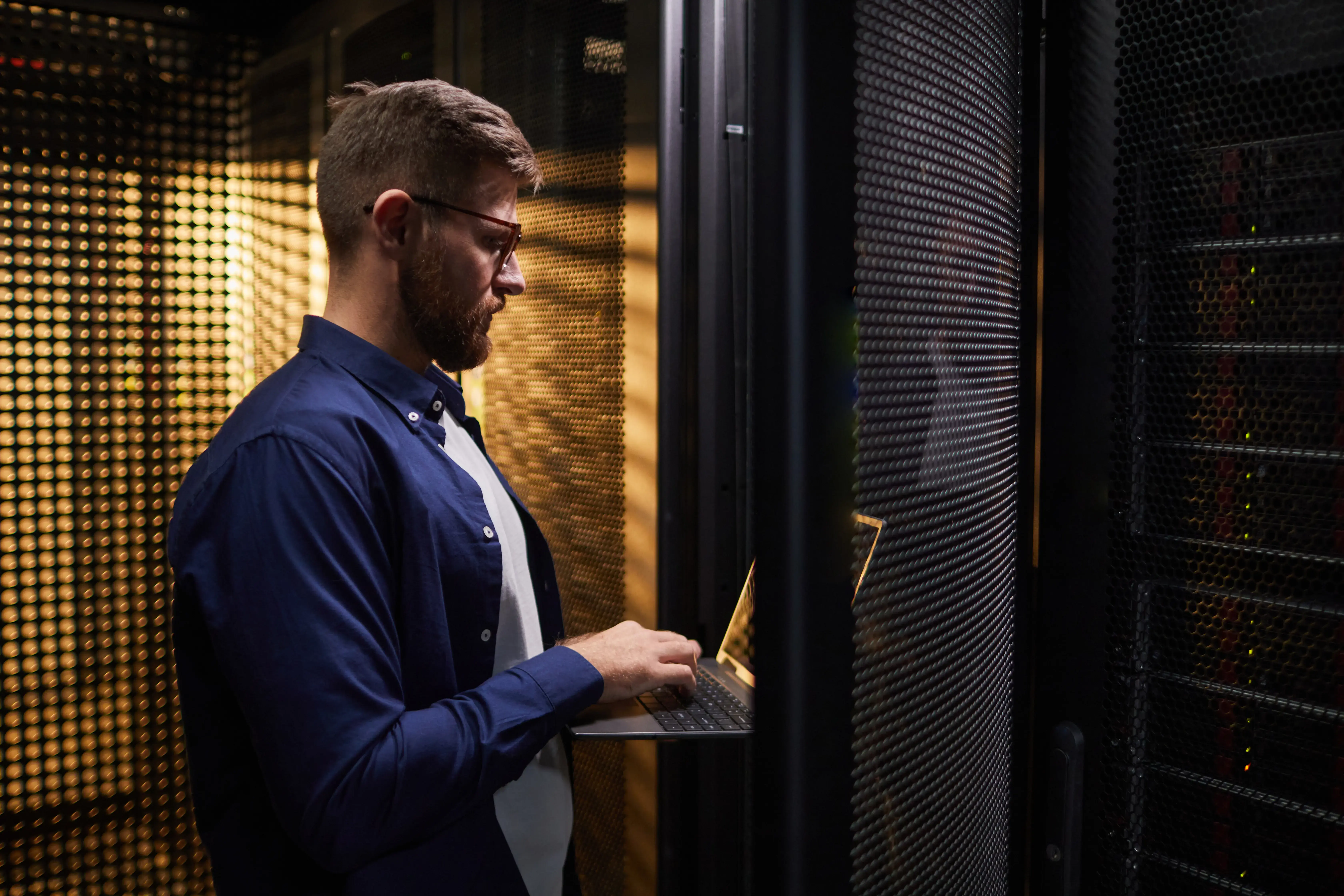 Microsserviços vs arquitetura monolítica: como alcançar a eficiência operacional?